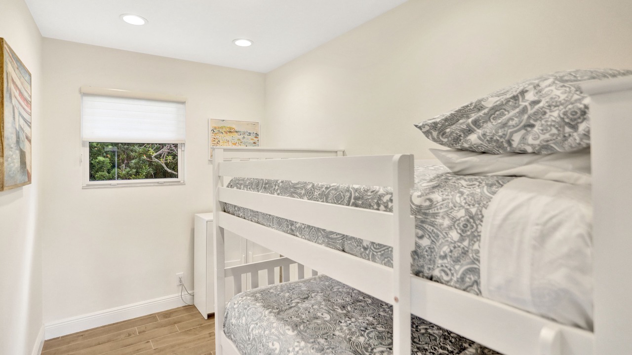 Photo of Bedroom in Hollywood Lakes