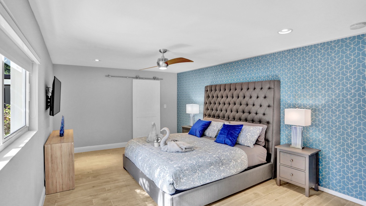 Photo of Bedroom in Hollywood Lakes