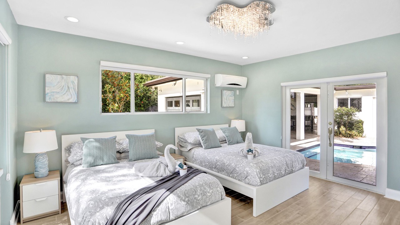 Photo of Bedroom in Hollywood Lakes