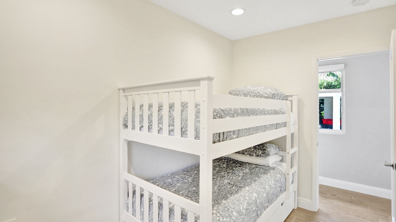 Photo of Bedroom in Hollywood Lakes