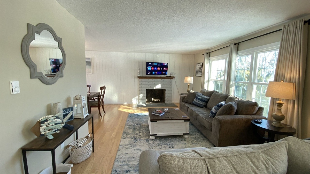Photo of Livingroom in Old Saybrook