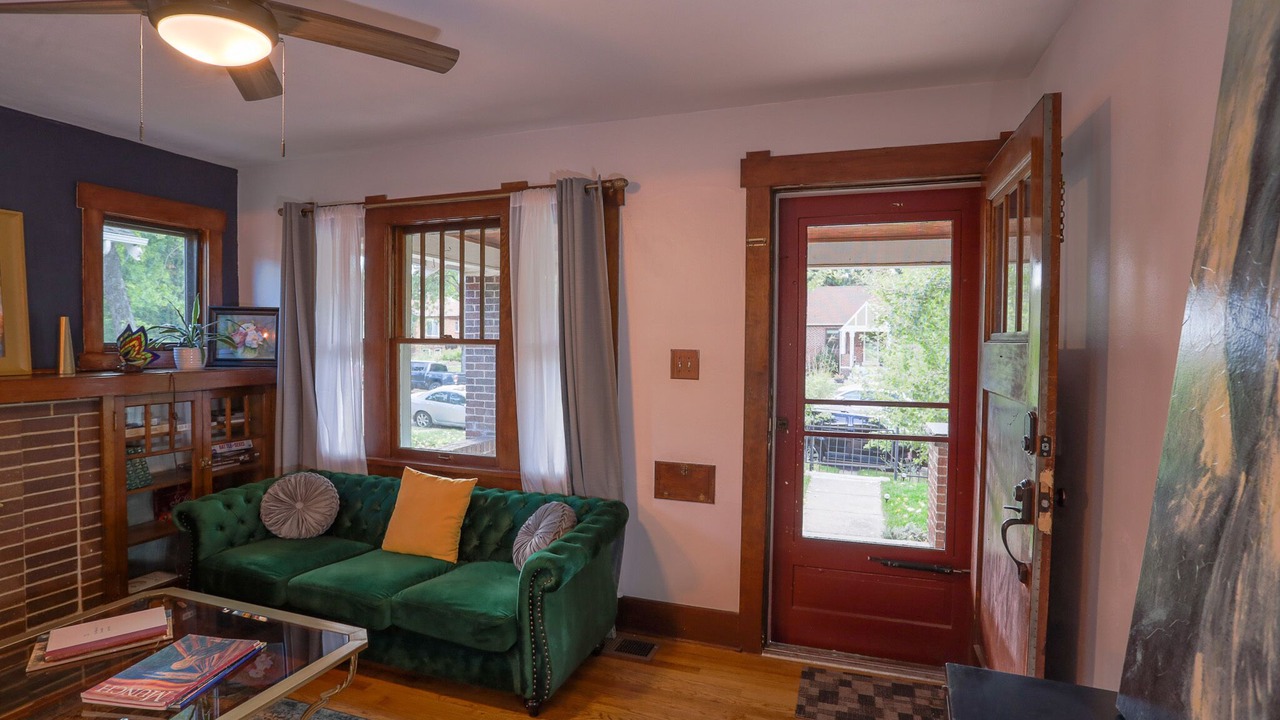 Photo of Livingroom in Hale
