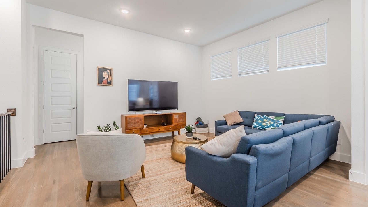Photo of Livingroom in Legacy Park