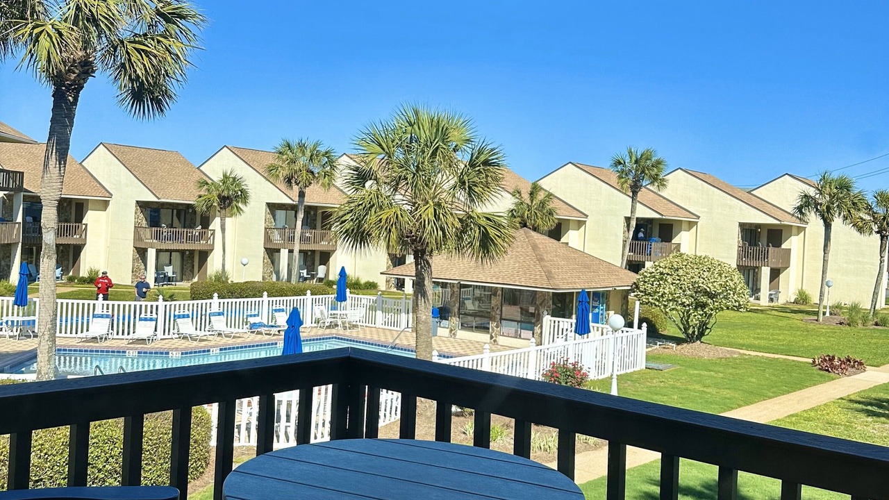 Photo of Patio Balcony in Avalon Beach Estates
