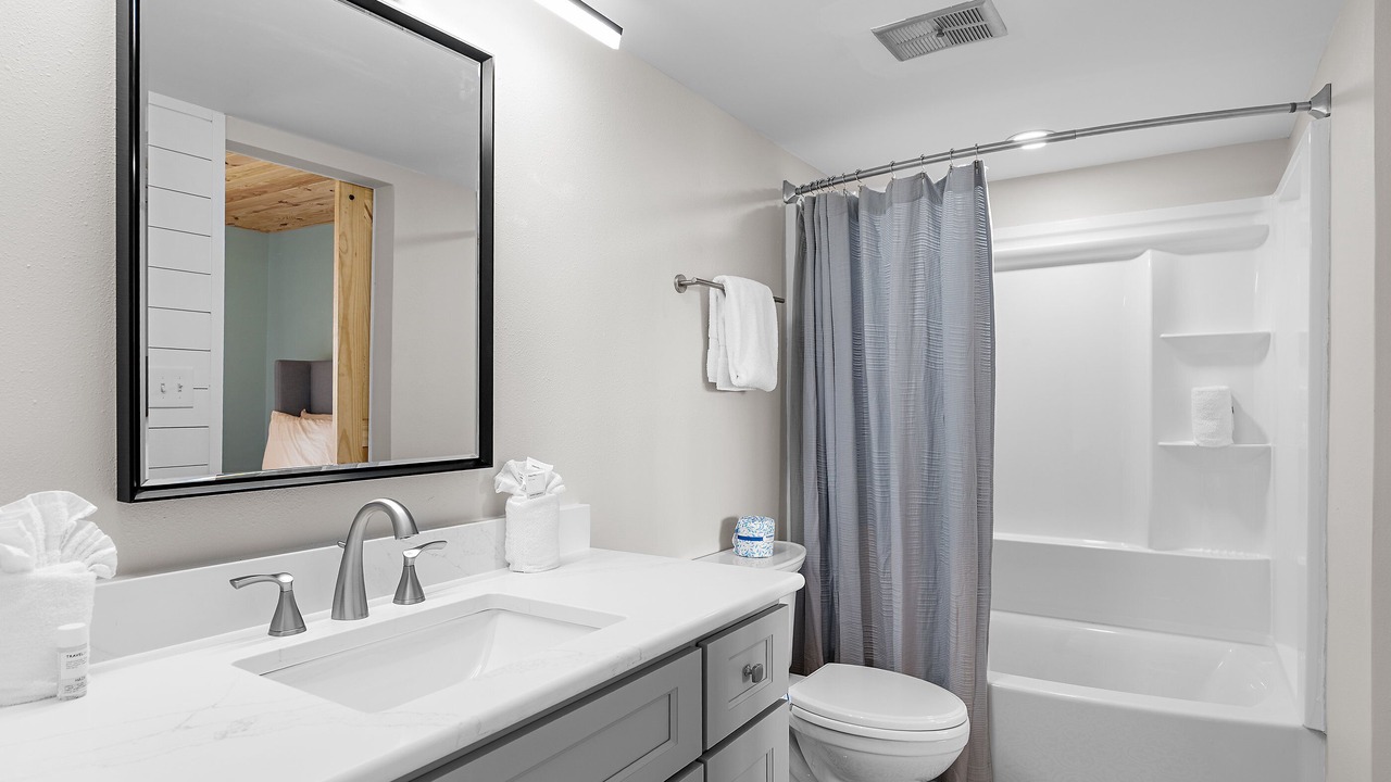 Photo of Bathroom in Avalon Beach Estates
