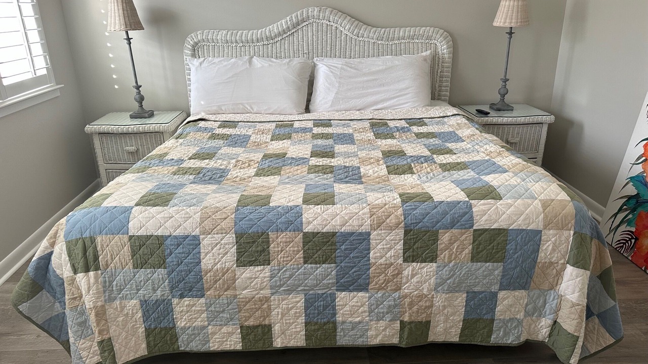 Photo of Bedroom in Avalon Beach Estates