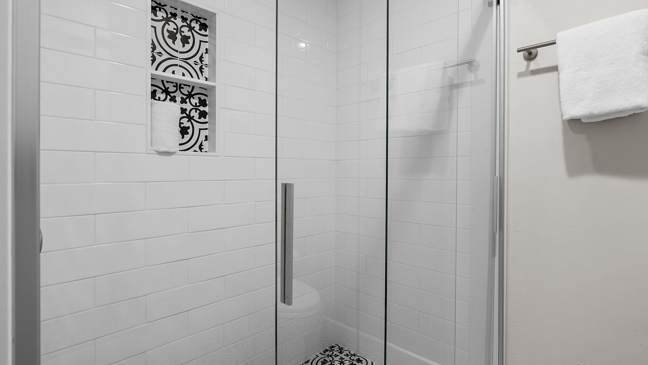 Photo of Bathroom in Avalon Beach Estates