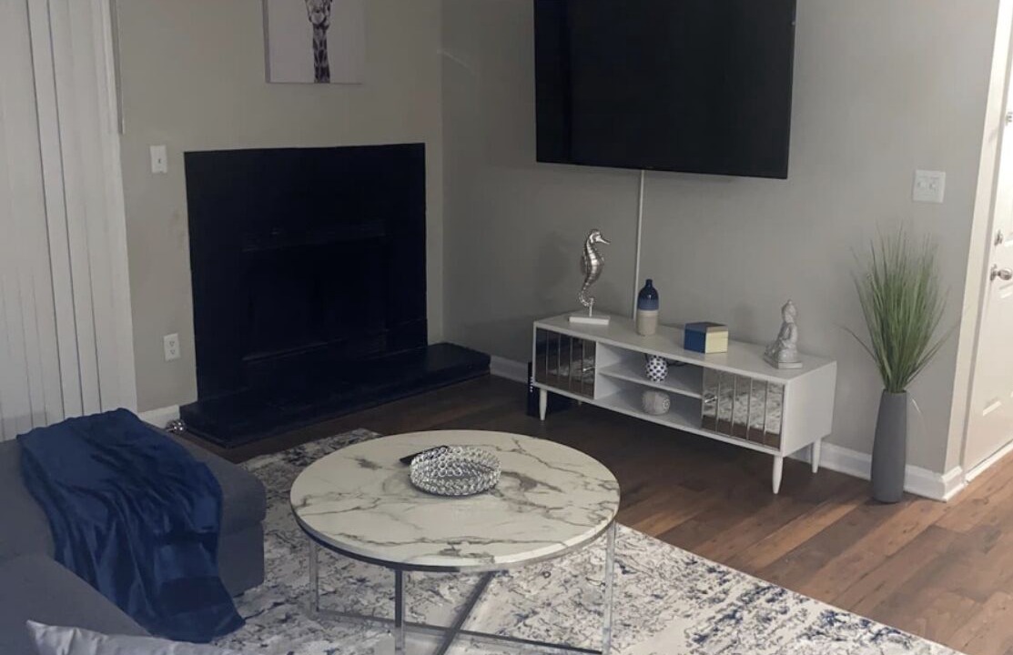 Photo of Livingroom in Sandy Springs