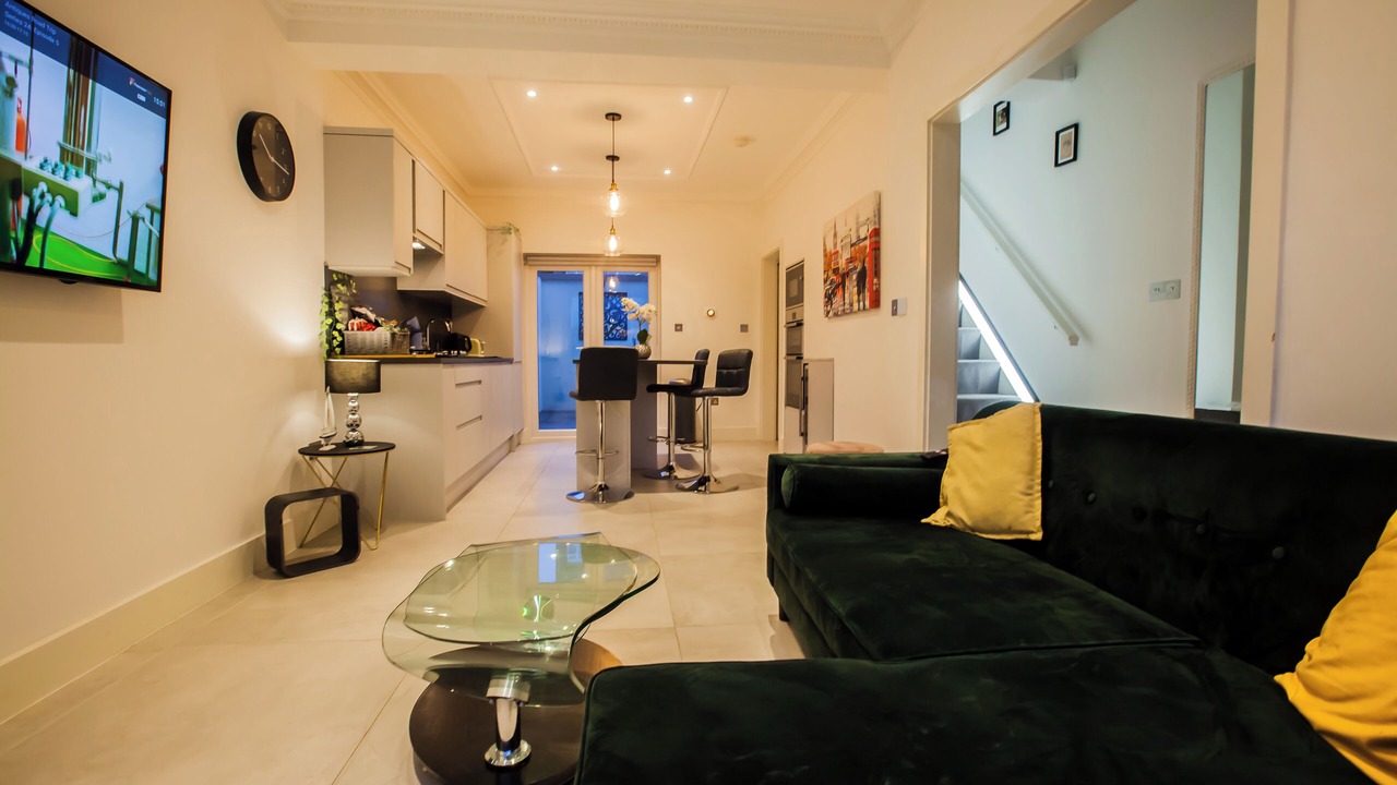 Photo of Livingroom in Berrylands