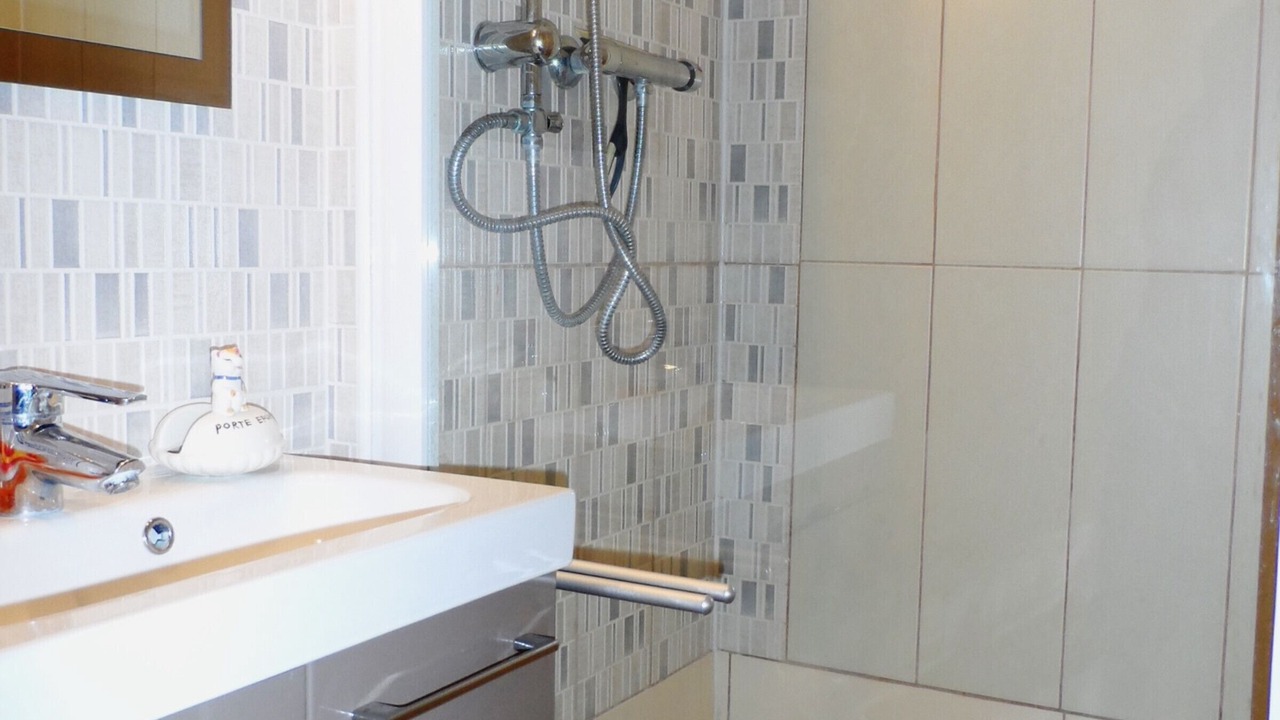 Photo of Bathroom in Varaville