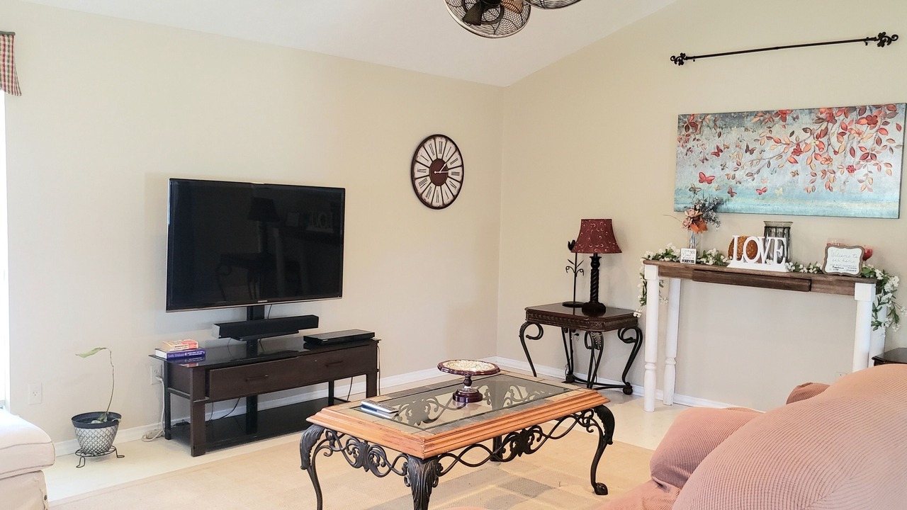 Photo of Livingroom in Oakhurst
