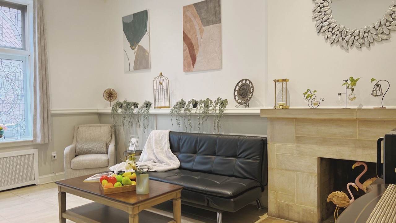 Photo of Livingroom in Center City