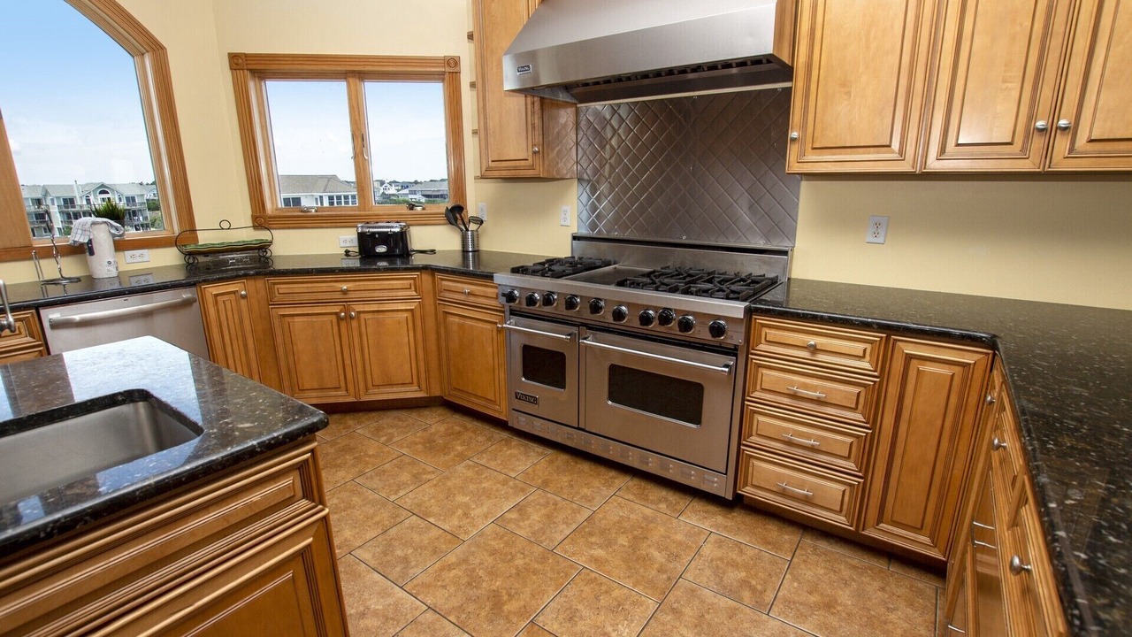 Photo of Kitchen in Whalehead Beach