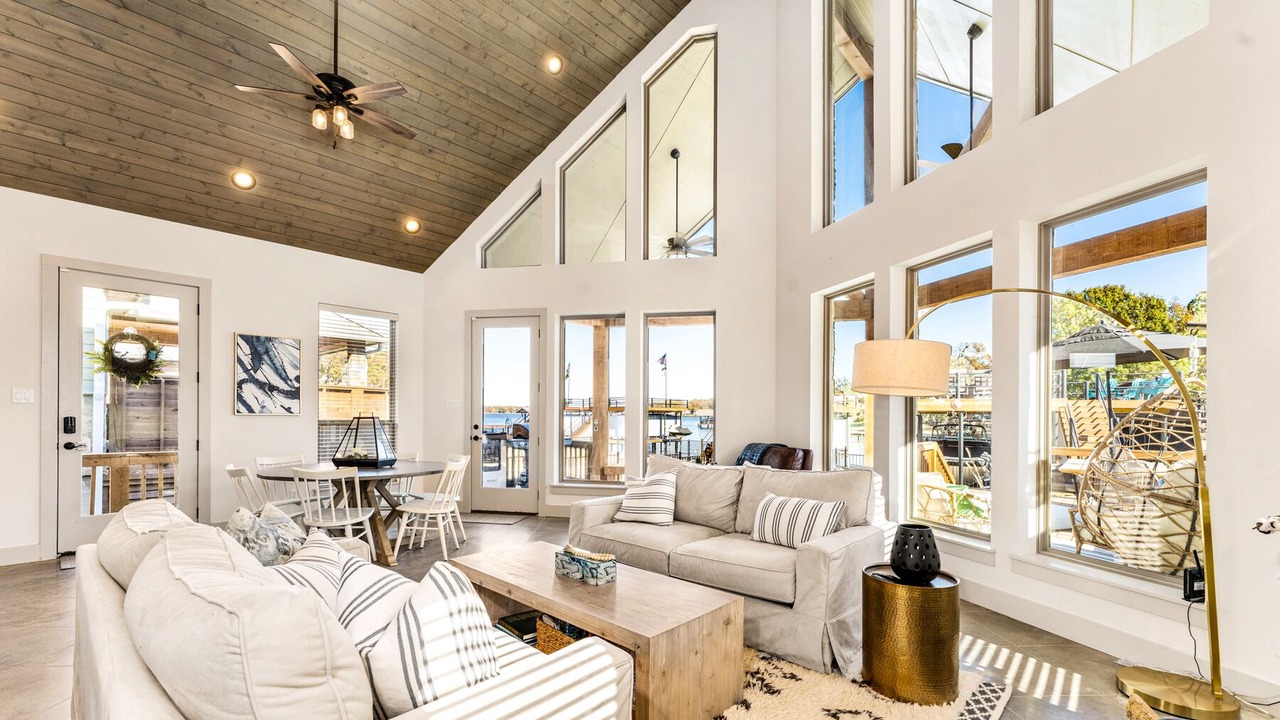 Photo of Livingroom in Enchanted Oaks