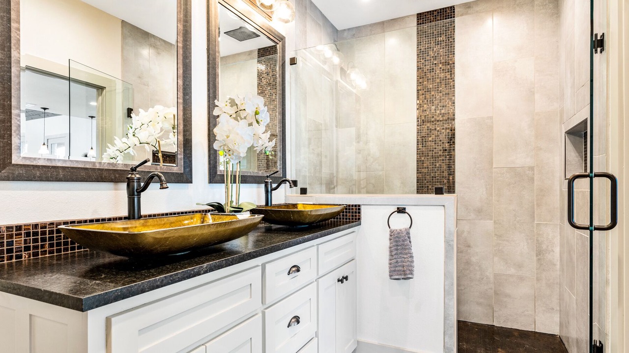 Photo of Bathroom in Enchanted Oaks