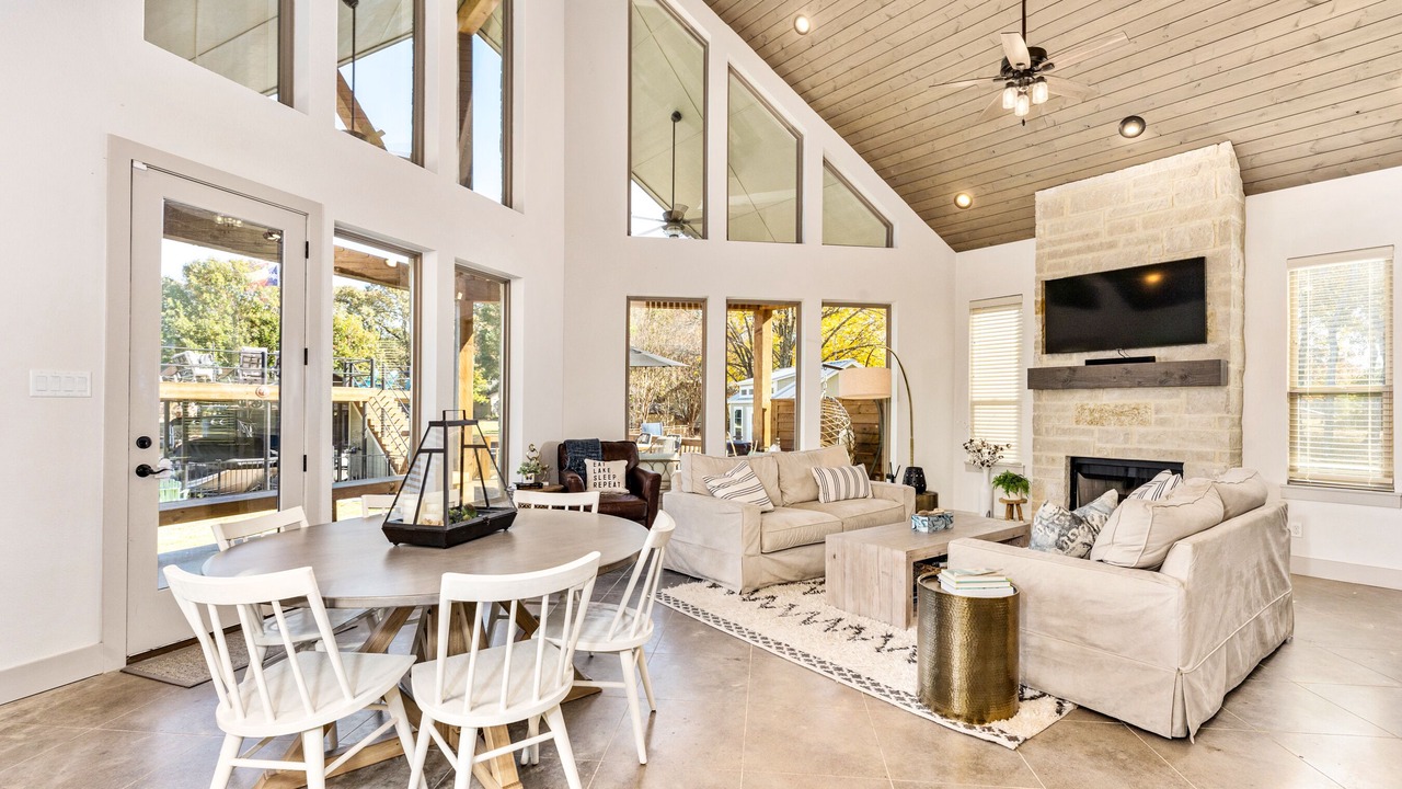 Photo of Livingroom in Enchanted Oaks