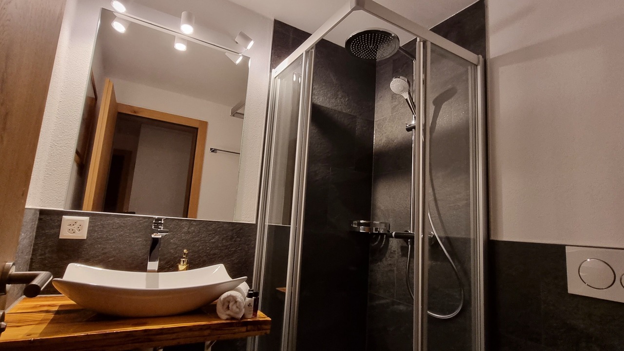 Photo of Bathroom in Embd