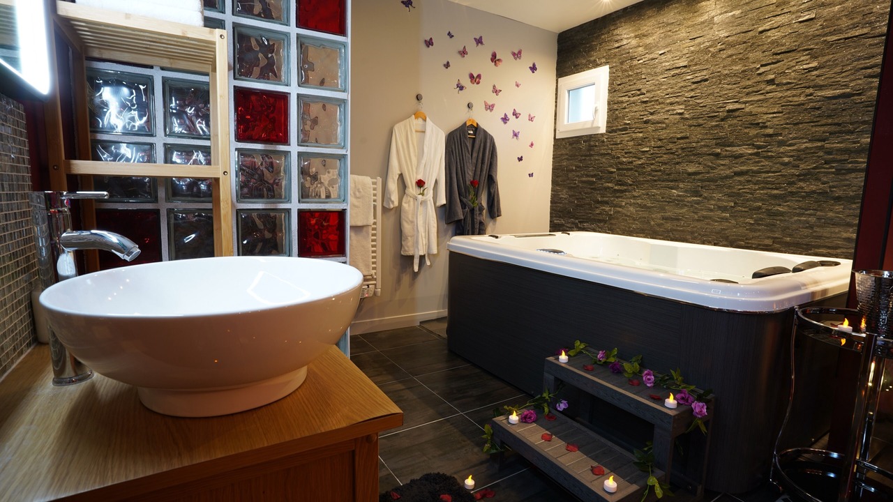 Photo of Bathroom in Montrabe
