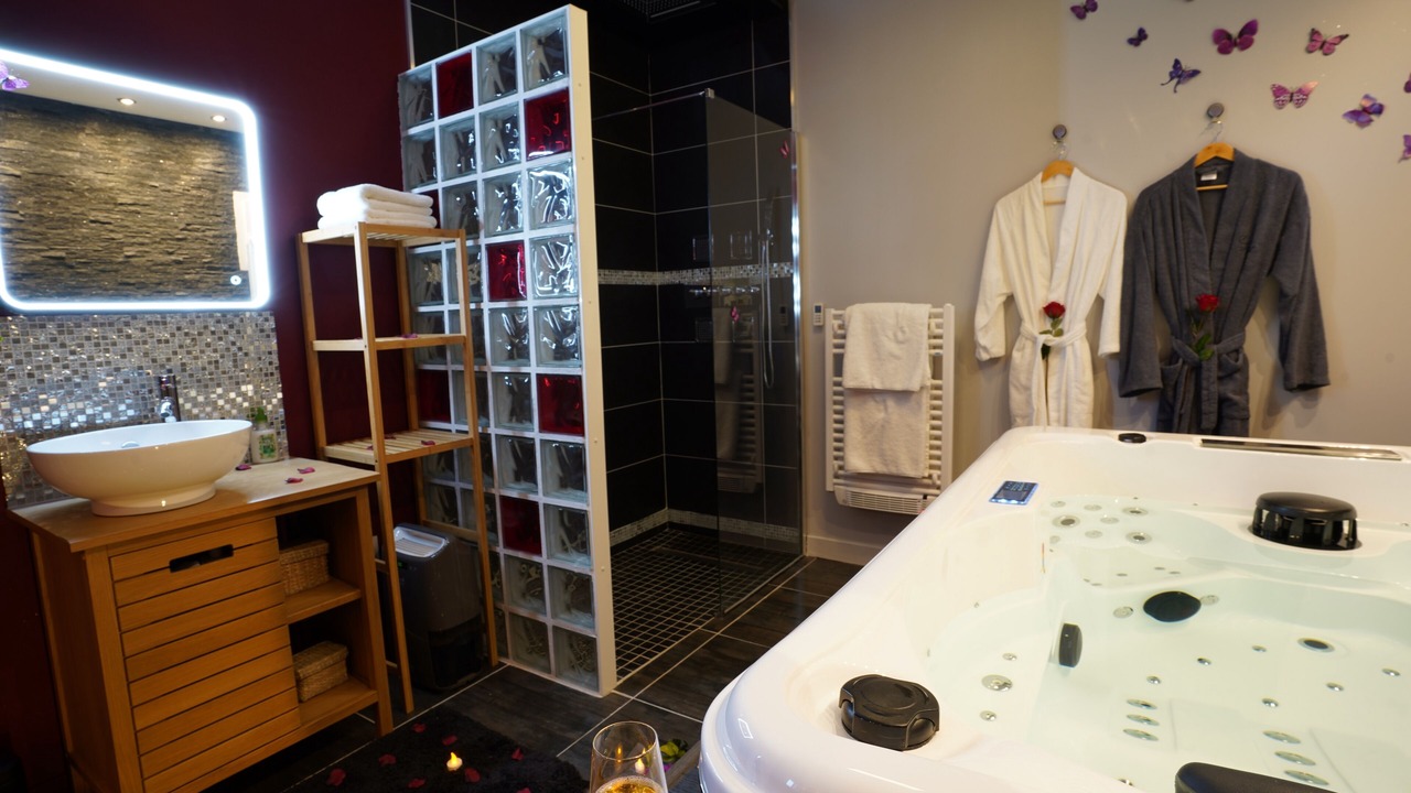 Photo of Bathroom in Montrabe