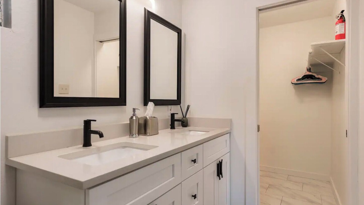 Photo of Bathroom in East Cesar Chavez