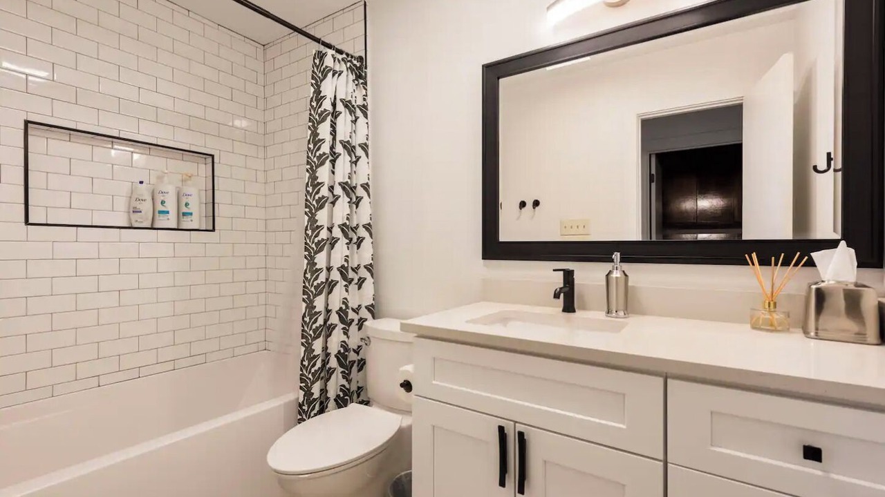 Photo of Bathroom in East Cesar Chavez