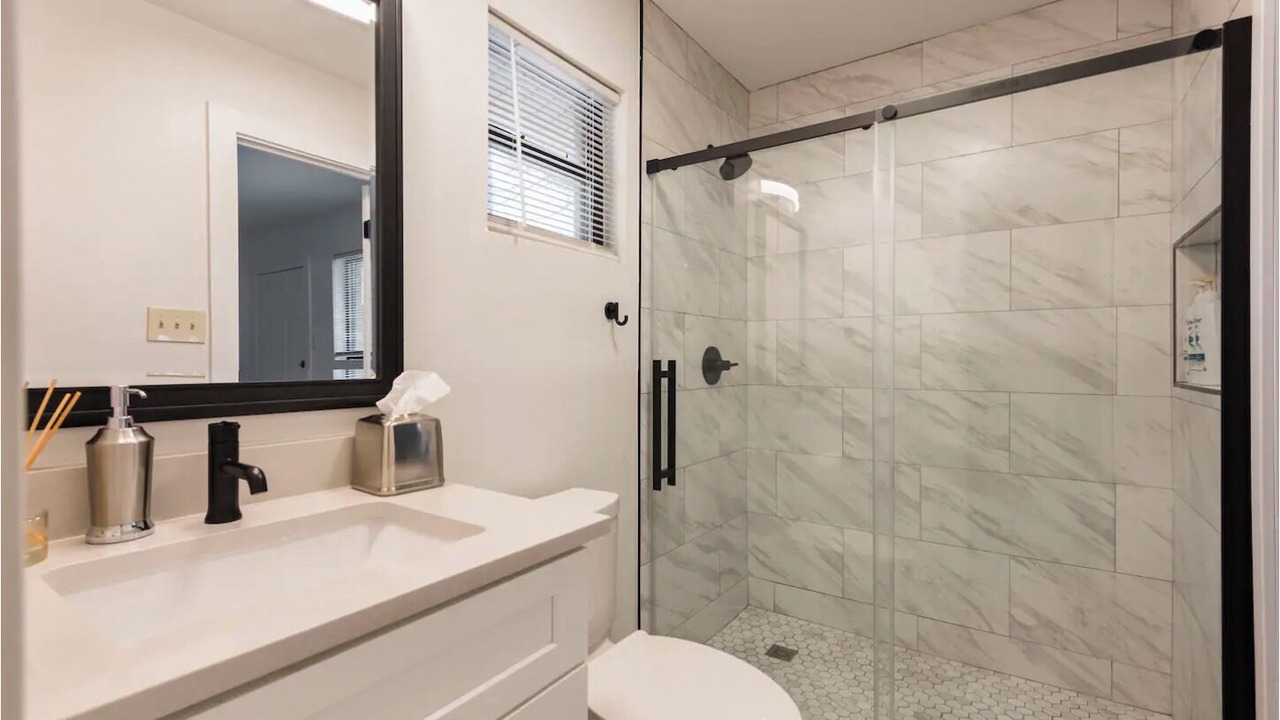 Photo of Bathroom in East Cesar Chavez