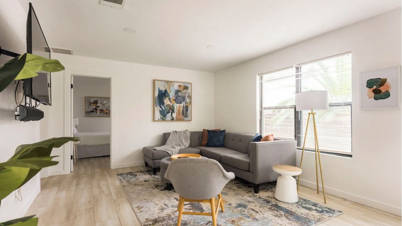 Photo of Livingroom in East Cesar Chavez