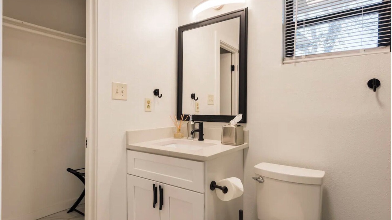 Photo of Bathroom in East Cesar Chavez