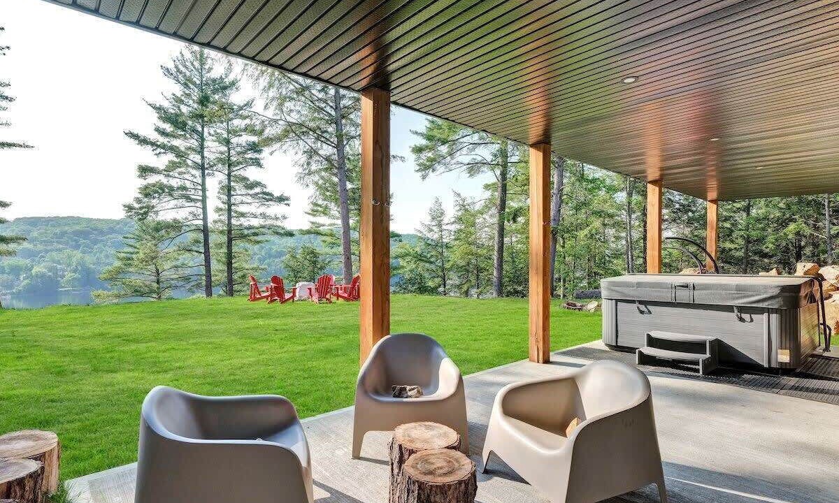 Photo of Patio Balcony in Val-des-Monts