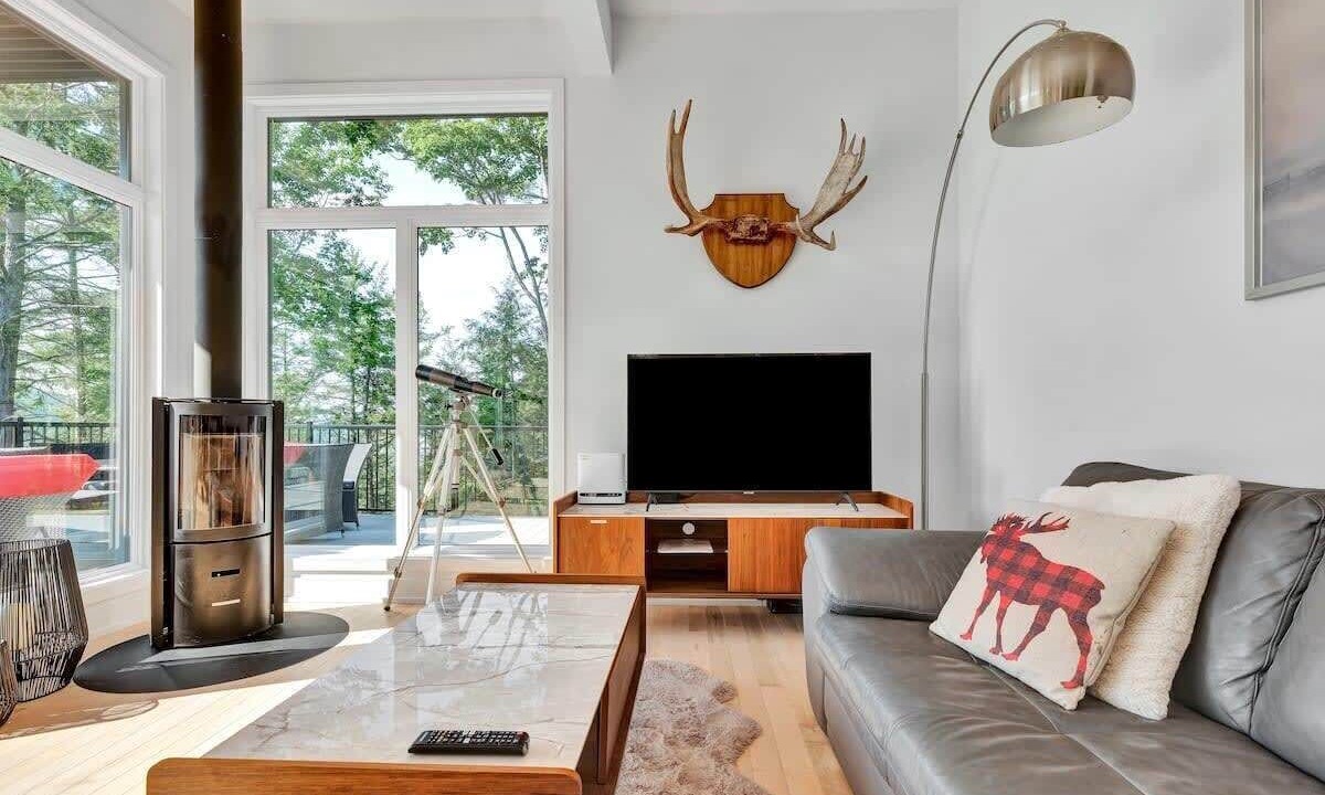 Photo of Livingroom in Val-des-Monts