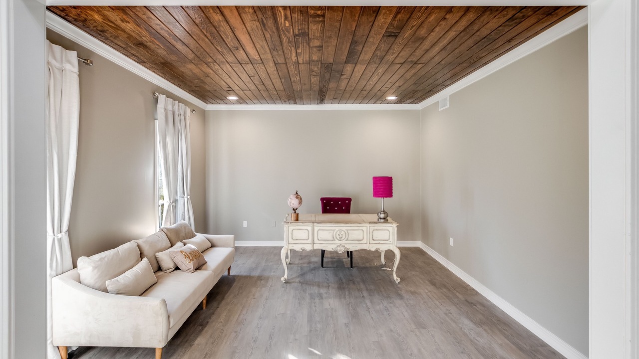Photo of Livingroom in Tougaloo