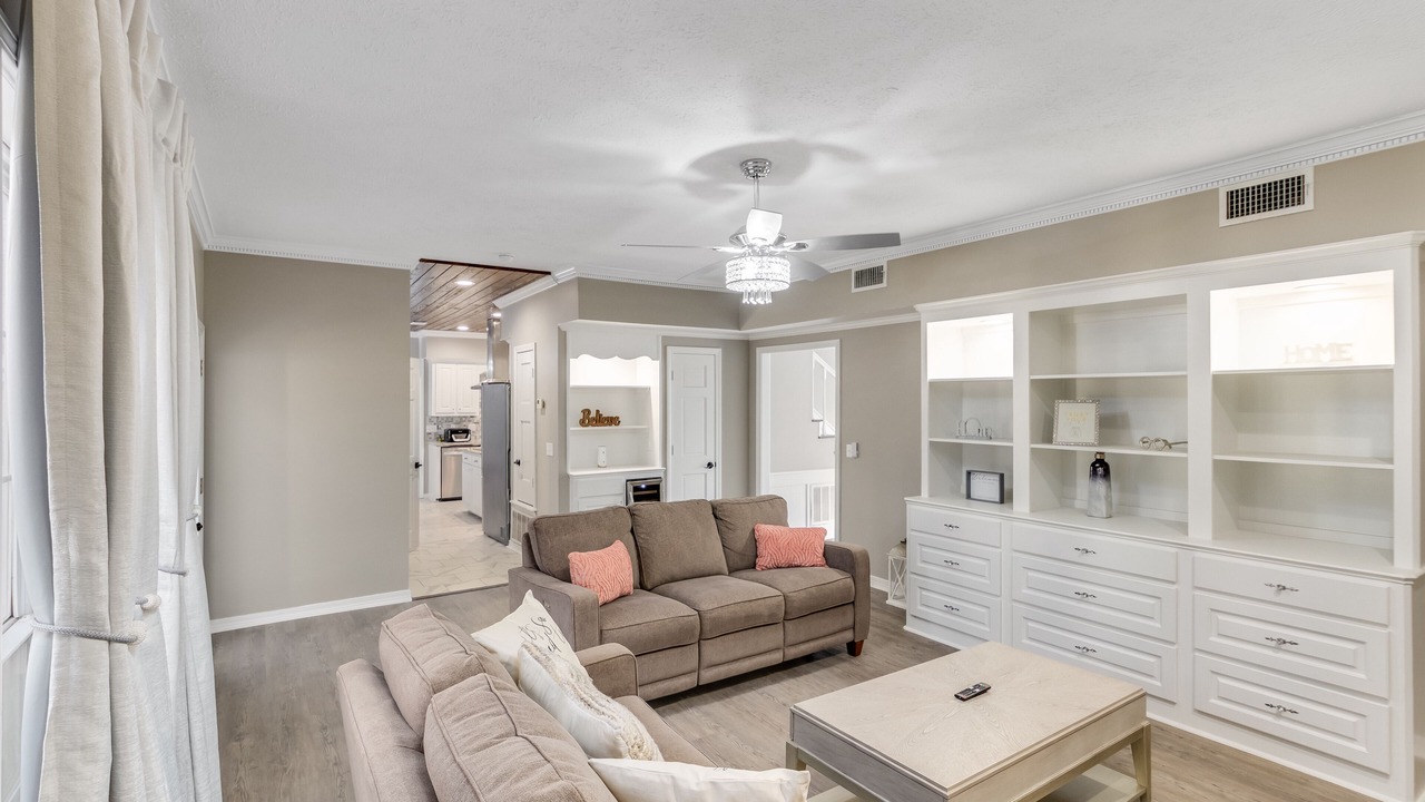 Photo of Livingroom in Tougaloo
