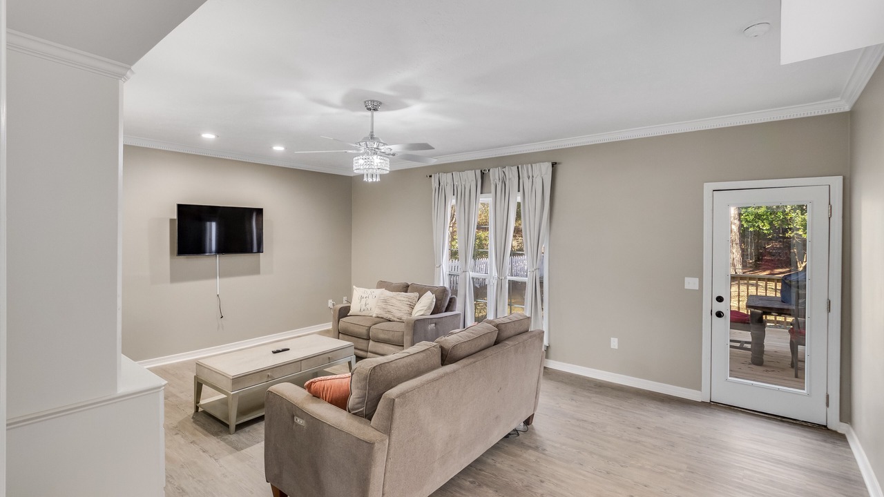 Photo of Livingroom in Tougaloo