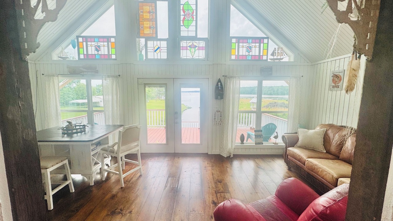 Photo of Livingroom in Homer