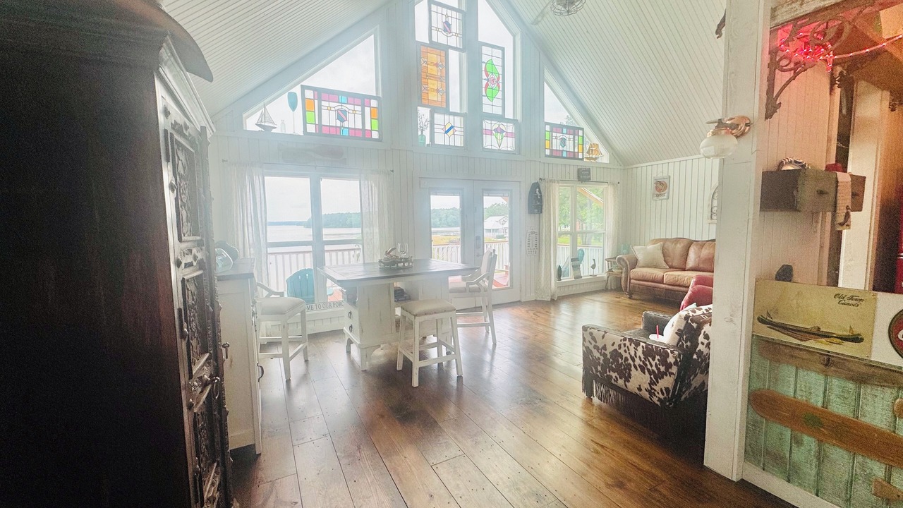 Photo of Livingroom in Homer