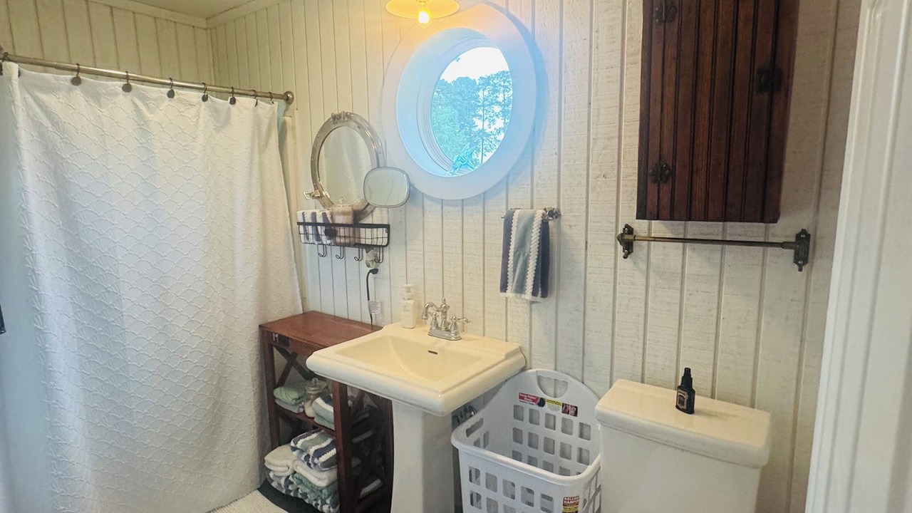 Photo of Bathroom in Homer