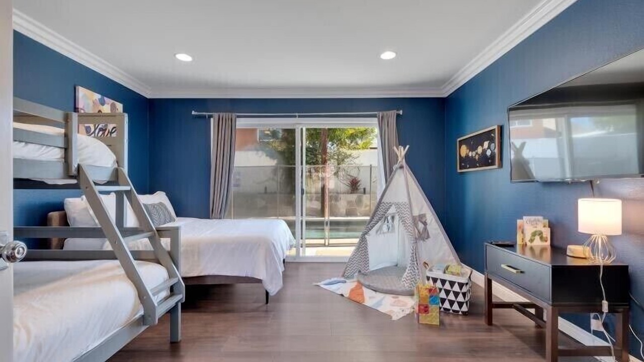 Photo of Bedroom in Orange