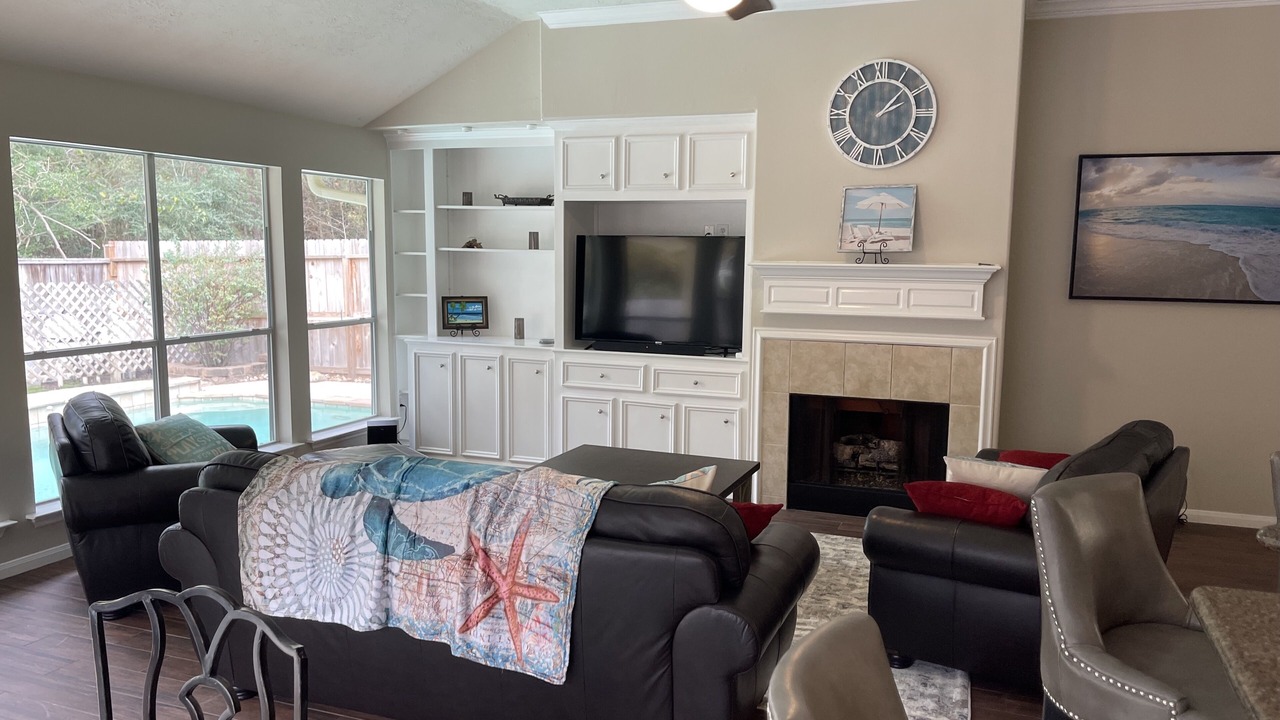 Photo of Livingroom in Alden Bridge