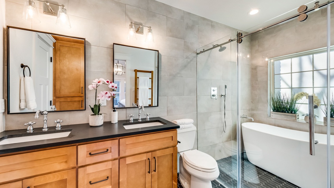 Photo of Bathroom in Kessler