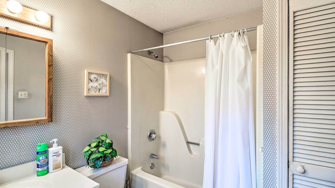 Photo of Bathroom in Poplar Bluff