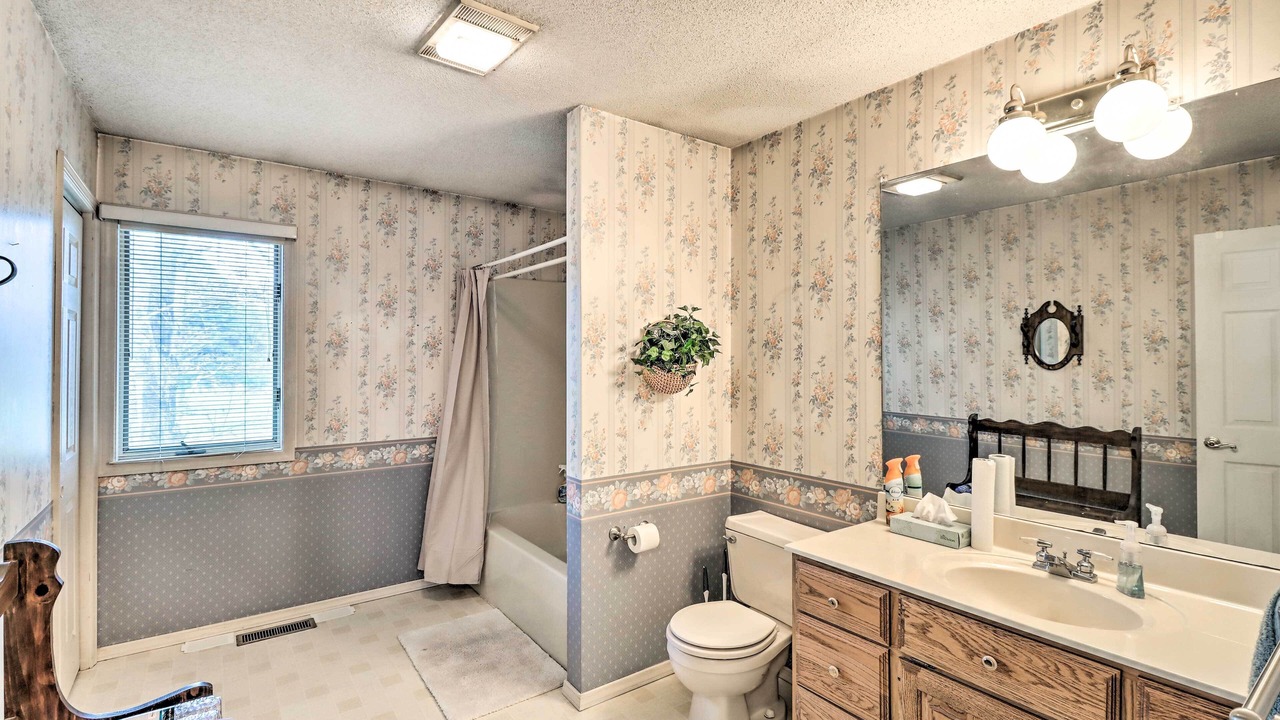 Photo of Bathroom in Poplar Bluff