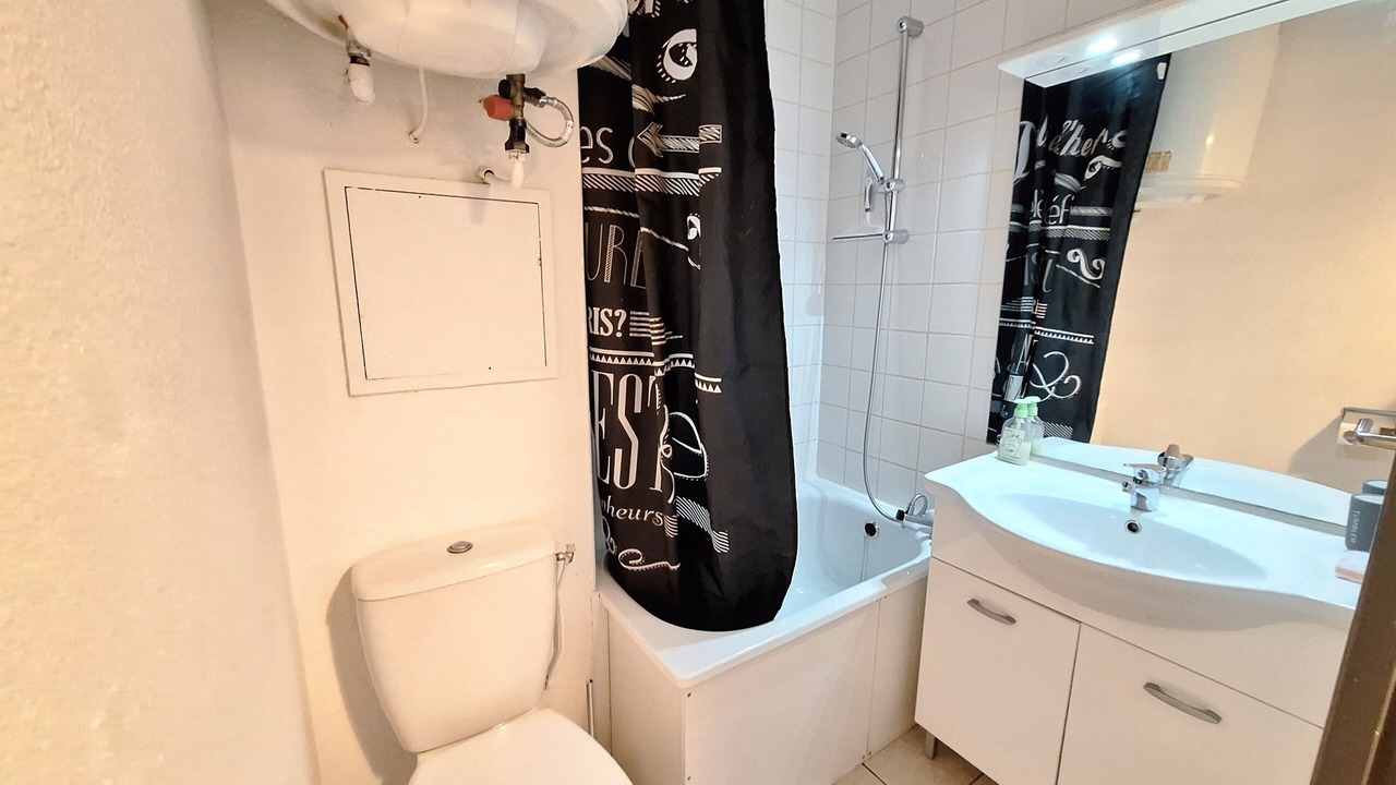 Photo of Bathroom in Pyrenees 2000