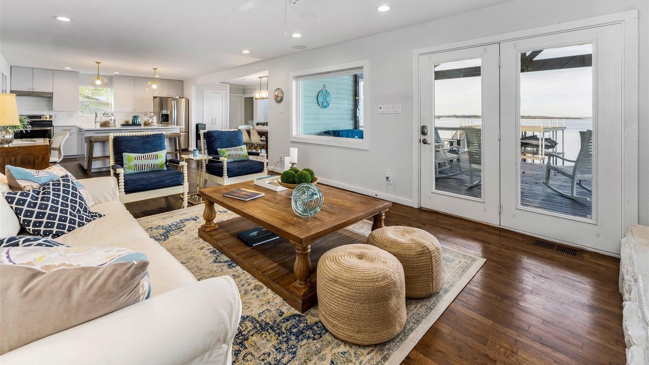 Photo of Livingroom in Seven Points