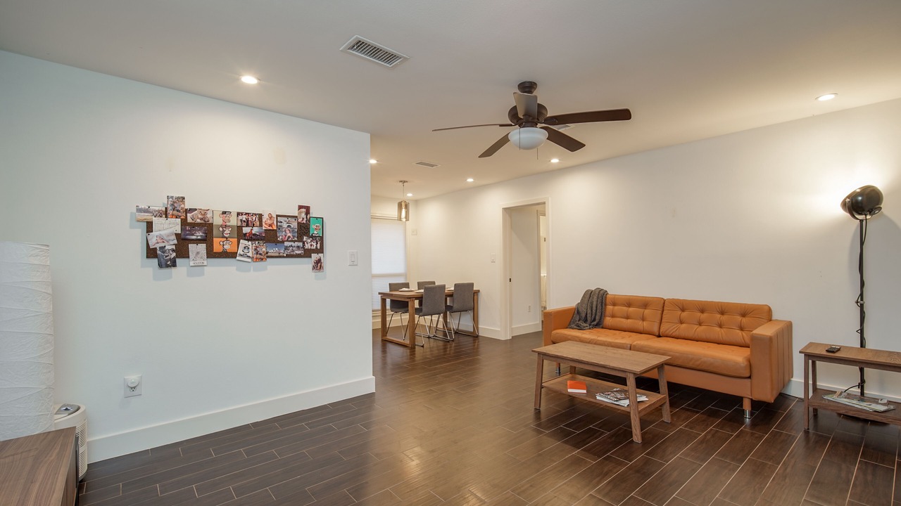 Photo of Livingroom in Garden Oaks