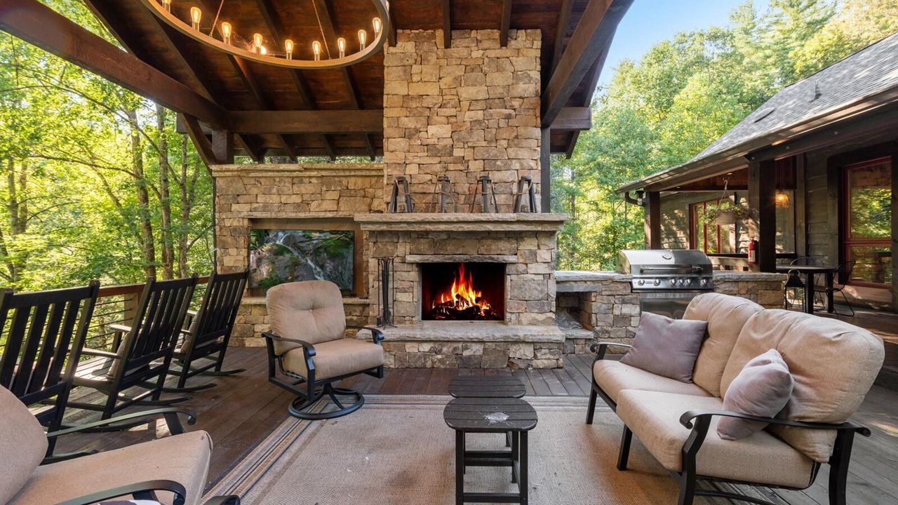 Photo of Livingroom in Cherry Log