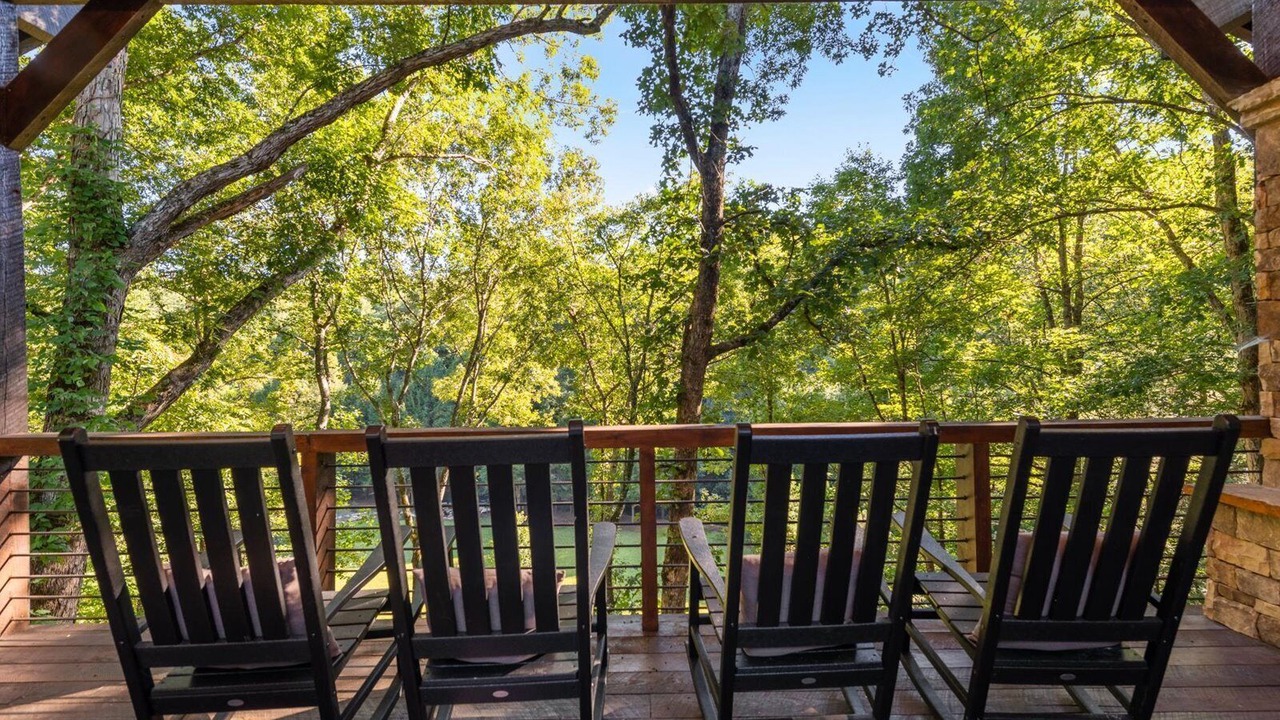 Photo of Livingroom in Cherry Log