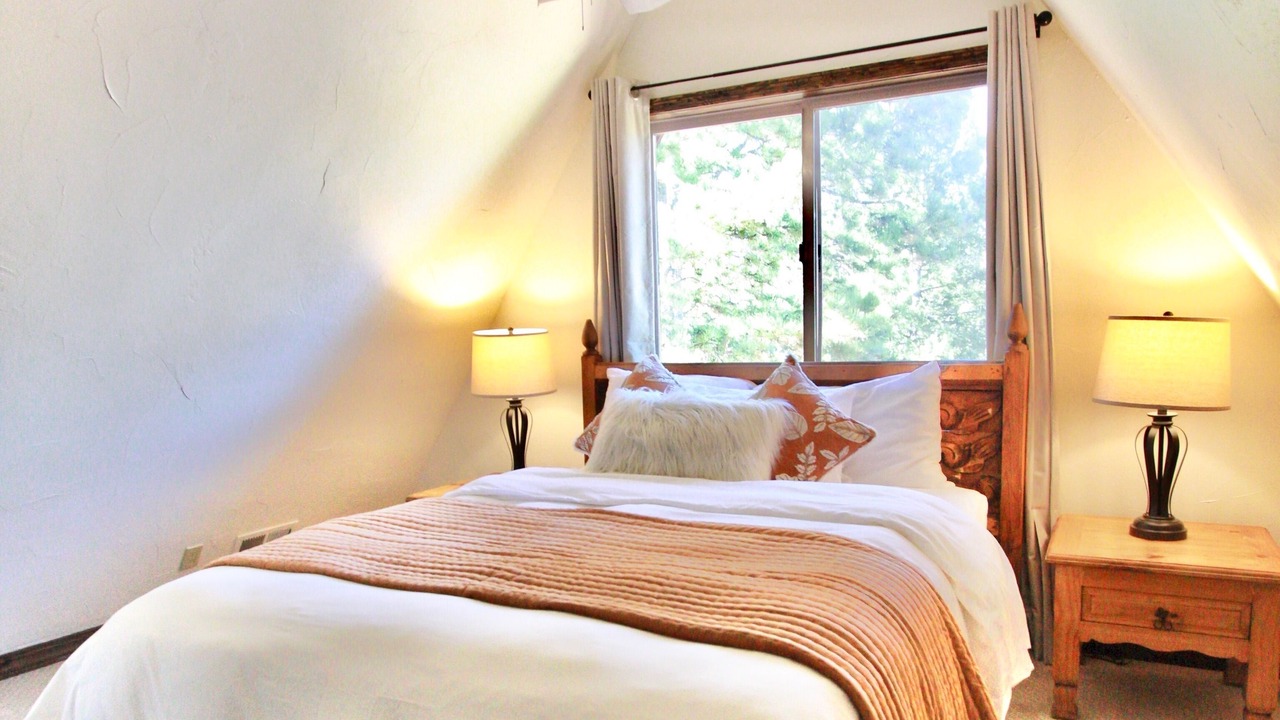 Photo of Bedroom in Highland Lakes