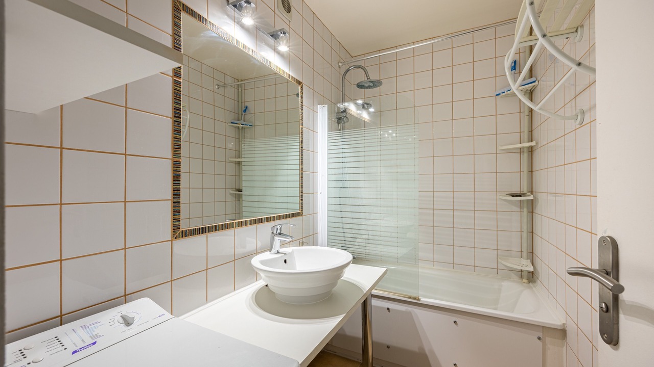 Photo of Bathroom in Courseulles-sur-Mer