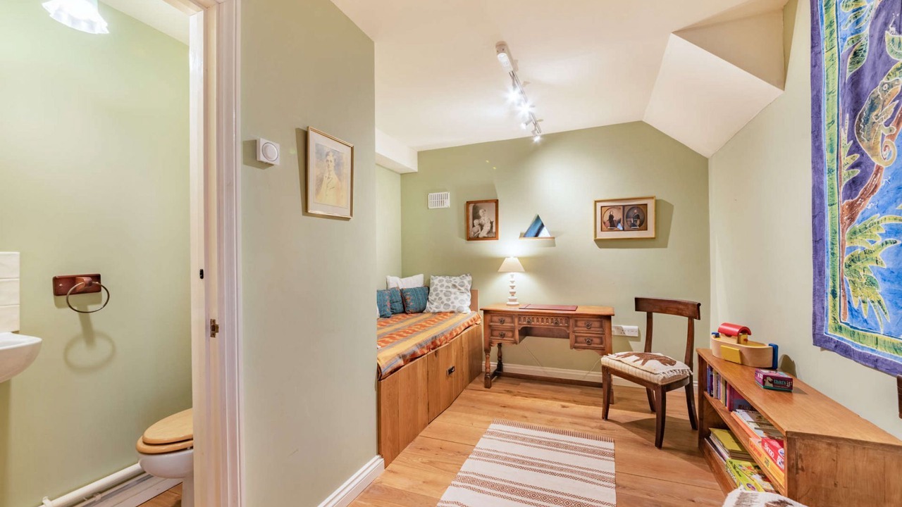 Photo of Others in Broadwell