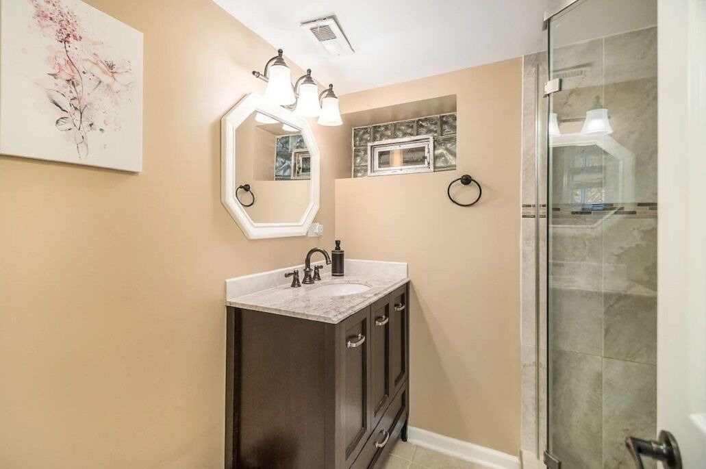 Photo of Bathroom in Lombard